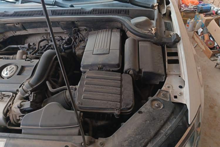Used Volkswagen Sagitar 2012 1.4TSI Automatic Luxury Edition Engine Bay Left