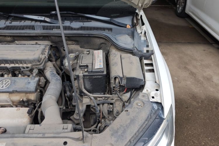 Used Volkswagen Sagitar 2012 1.6L Manual Comfort Model Engine Bay Left