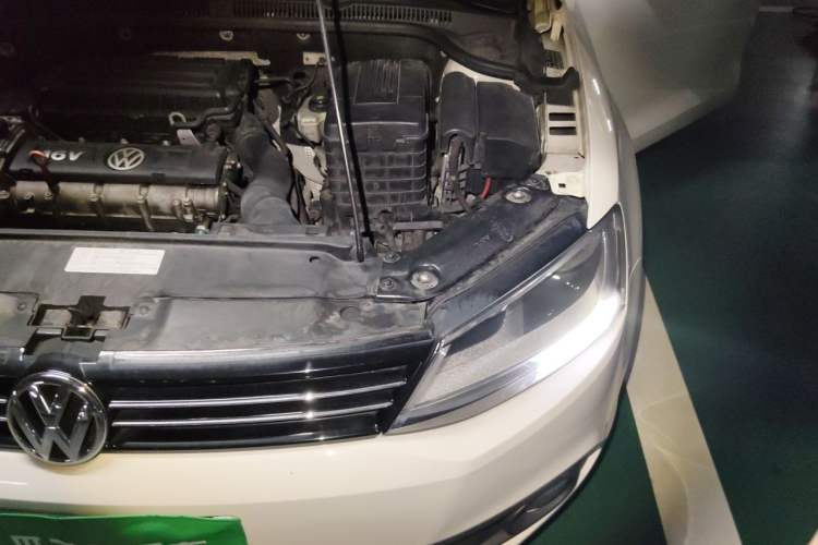 Used Volkswagen Sagitar 2012 1.6L Automatic Comfort Edition Engine Bay Left