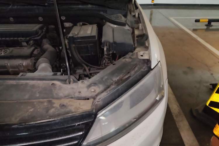 Used Volkswagen Sagitar 2012 1.6L Manual Comfort Model Engine Bay Left