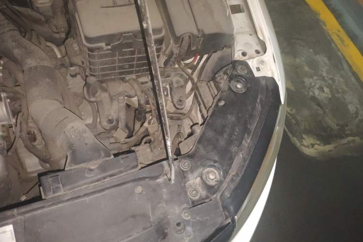 Used Volkswagen Sagitar 2012 1.6L Automatic Comfort Edition Engine Bay Left