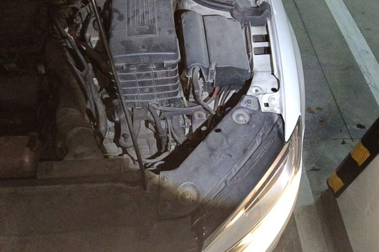 Used Volkswagen Sagitar 2012 1.6L Automatic Comfort Edition Engine Bay Left