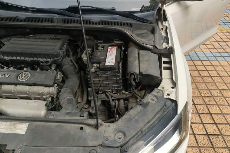 Used Volkswagen Sagitar 2012 1.6L Automatic Comfort Edition Engine Bay Left