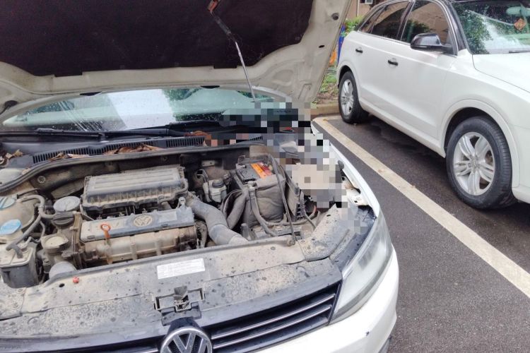 Used Volkswagen Sagitar 2012 1.6L Manual Comfort Model Engine Bay Left