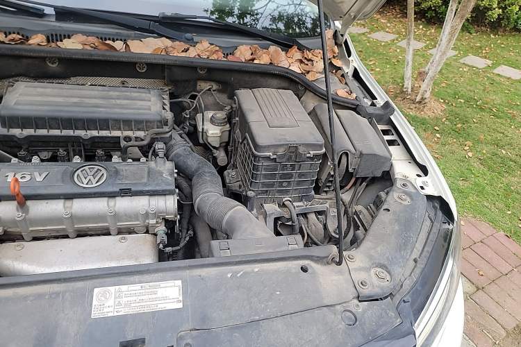 Used Volkswagen Sagitar 2012 1.6L Automatic Comfort Edition Engine Bay Left