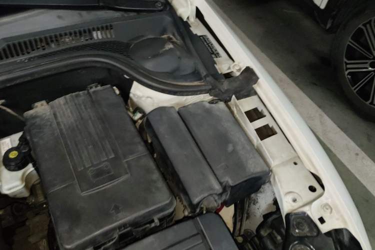 Used Volkswagen Sagitar 2012 1.4TSI Automatic Luxury Edition Engine Bay Left