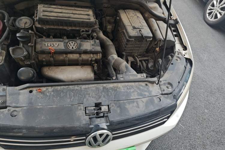 Used Volkswagen Sagitar 2012 1.6L Automatic Fashion Edition Engine Bay Left