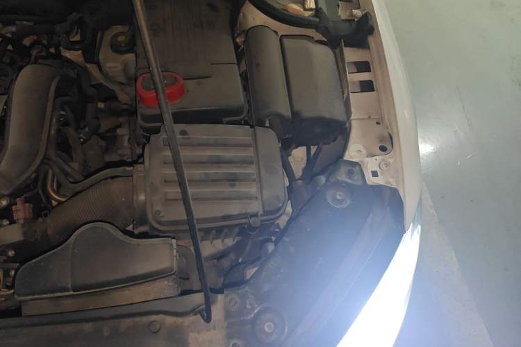 Used Volkswagen Sagitar 2012 1.4TSI Automatic Luxury Edition Engine Bay Left