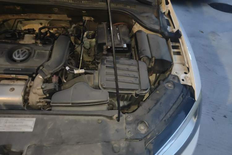 Used Volkswagen Sagitar 2012 1.4TSI Automatic Luxury Edition Engine Bay Left