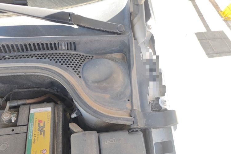 Used Volkswagen Sagitar 2012 1.6L Manual Comfort Model Engine Bay Left
