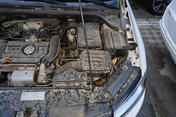 Used Volkswagen Sagitar 2012 1.4TSI Automatic Luxury Edition Engine Bay Left