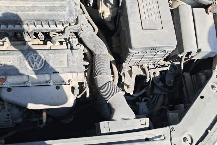 Used Volkswagen Sagitar 2012 1.6L Automatic Fashion Edition Engine Bay Left