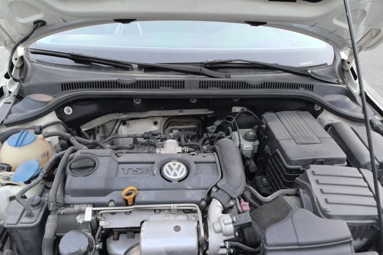 Used Volkswagen Sagitar 2012 1.4TSI Automatic Luxury Edition Engine Bay