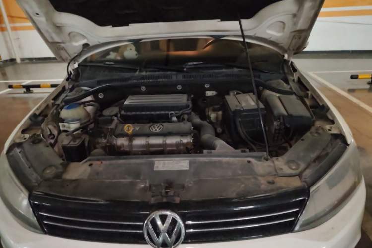 Used Volkswagen Sagitar 2012 1.6L Manual Comfort Model Engine Bay