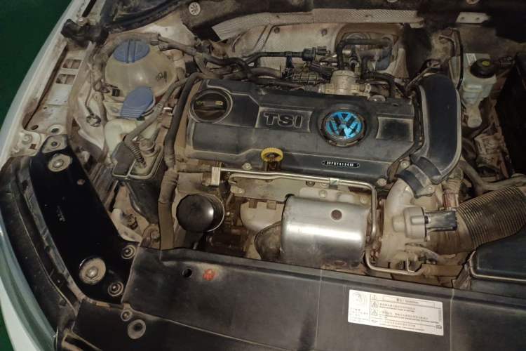 Used Volkswagen Sagitar 2012 1.4TSI Manual Luxury Model Engine Bay Right