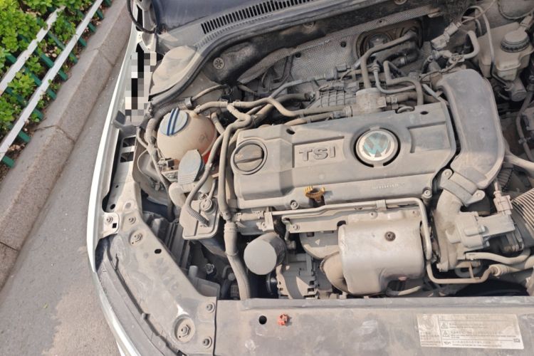 Used Volkswagen Sagitar 2012 1.4TSI Automatic Luxury Edition Engine Bay Right