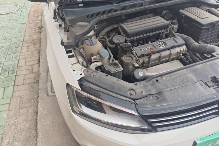 Used Volkswagen Sagitar 2012 1.6L Automatic Comfort Edition Engine Bay Right