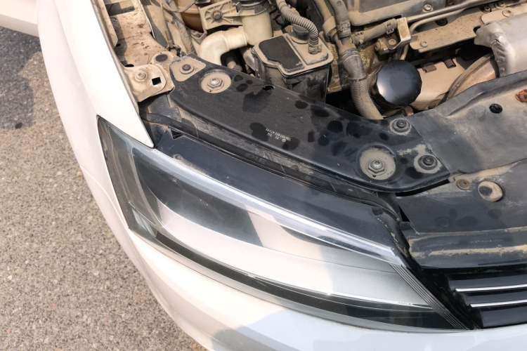 Used Volkswagen Sagitar 2012 1.4TSI Automatic Fashion Edition Engine Bay Right