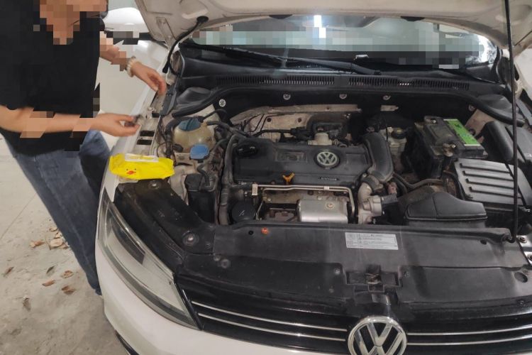 Used Volkswagen Sagitar 2012 1.4TSI Manual Luxury Model Engine Bay Right