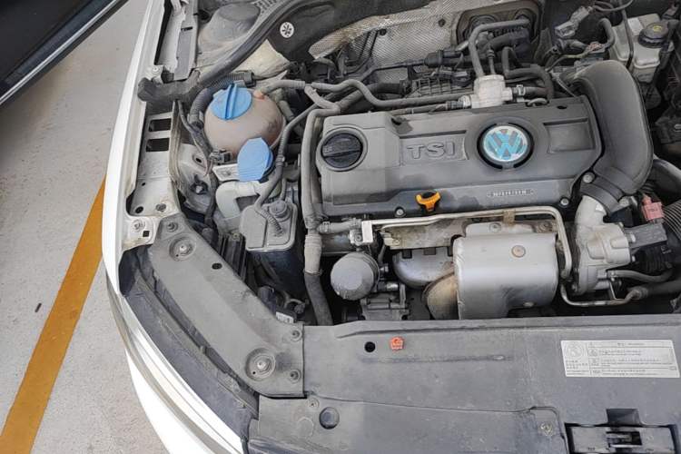 Used Volkswagen Sagitar 2012 1.4TSI Automatic Luxury Edition Engine Bay Right