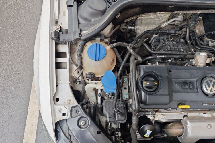 Used Volkswagen Sagitar 2012 1.4TSI Automatic Luxury Edition Engine Bay Right