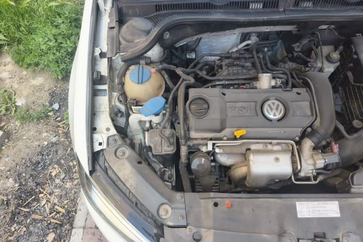 Used Volkswagen Sagitar 2012 1.4TSI Automatic Flagship Edition Engine Bay Right