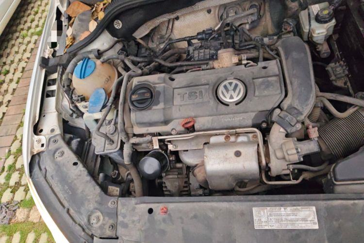 Used Volkswagen Sagitar 2012 1.4TSI Manual Luxury Model Engine Bay Right