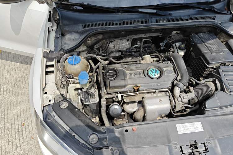 Used Volkswagen Sagitar 2012 1.4TSI Automatic Luxury Edition Engine Bay Right