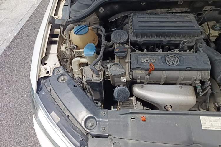 Used Volkswagen Sagitar 2012 1.6L Automatic Comfort Edition Engine Bay Right