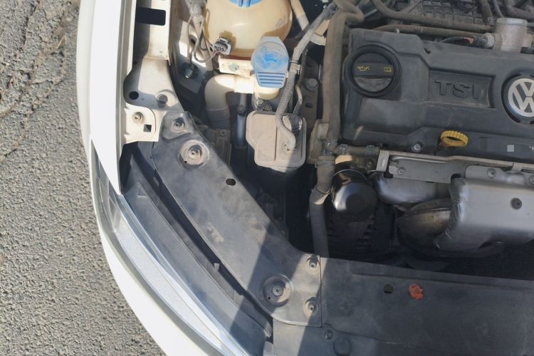 Used Volkswagen Sagitar 2012 1.4TSI Automatic Luxury Edition Engine Bay Right