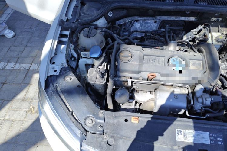 Used Volkswagen Sagitar 2012 1.4TSI Automatic Flagship Edition Engine Bay Right