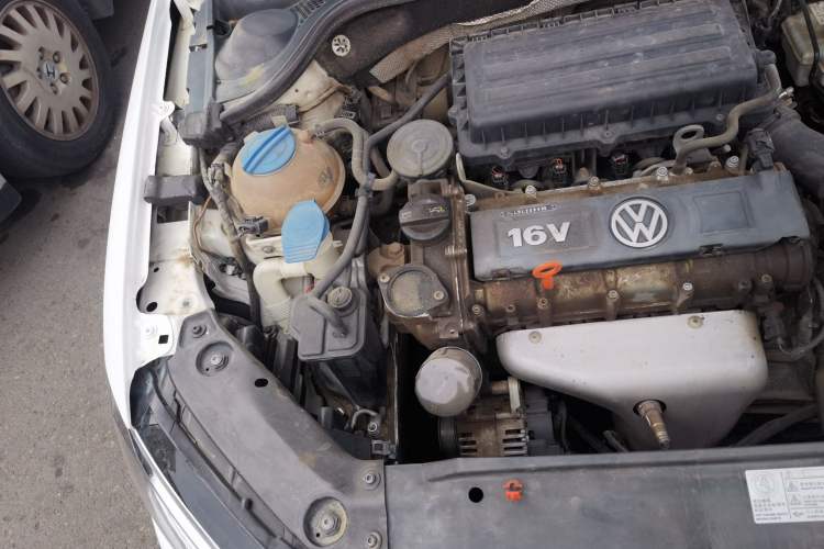Used Volkswagen Sagitar 2012 1.6L Automatic Fashion Edition Engine Bay Right