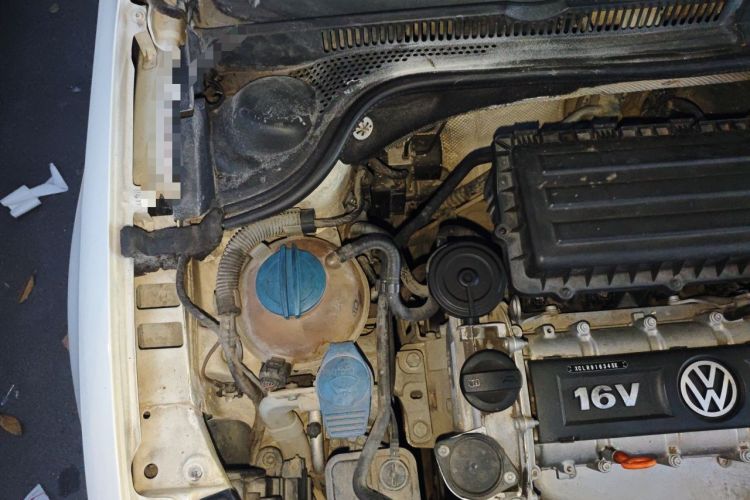 Used Volkswagen Sagitar 2012 1.6L Automatic Fashion Edition Engine Bay Right