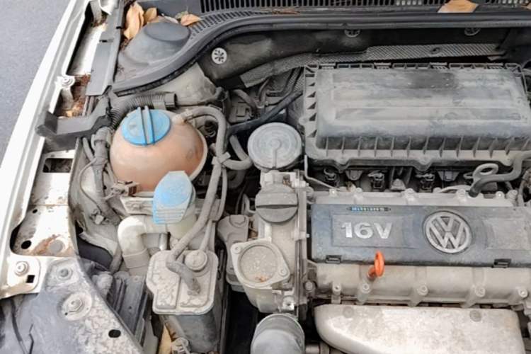 Used Volkswagen Sagitar 2012 1.6L Automatic Comfort Edition Engine Bay Right