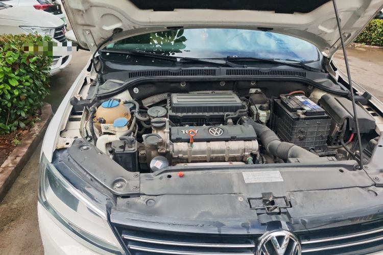 Used Volkswagen Sagitar 2012 1.6L Automatic Comfort Edition Engine Bay Right