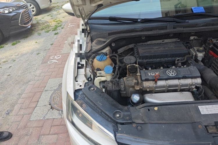Used Volkswagen Sagitar 2012 1.6L Automatic Comfort Edition Engine Bay Right