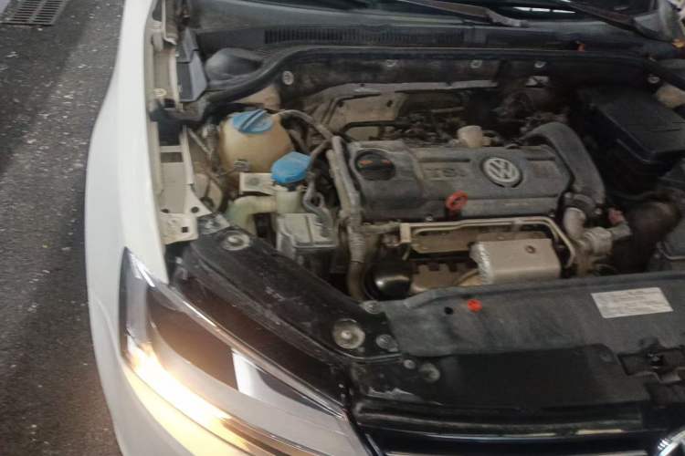 Used Volkswagen Sagitar 2012 1.4TSI Automatic Luxury Edition Engine Bay Right