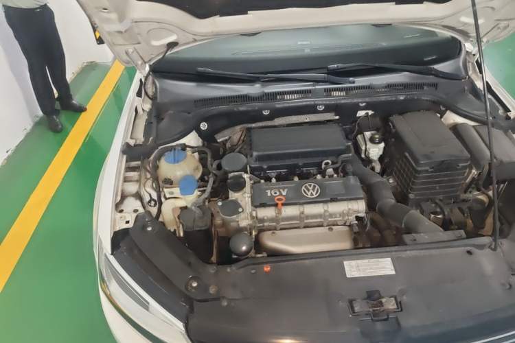 Used Volkswagen Sagitar 2012 1.6L Automatic Comfort Edition Engine Bay Right