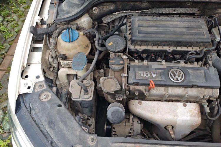 Used Volkswagen Sagitar 2012 1.6L Automatic Comfort Edition Engine Bay Right