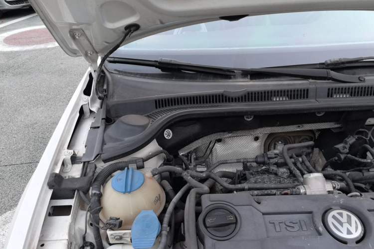 Used Volkswagen Sagitar 2012 1.4TSI Automatic Luxury Edition Engine Bay Right