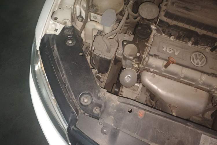 Used Volkswagen Sagitar 2012 1.6L Automatic Comfort Edition Engine Bay Right