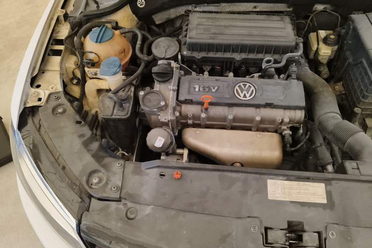 Used Volkswagen Sagitar 2012 1.6L Automatic Comfort Edition Engine Bay Right