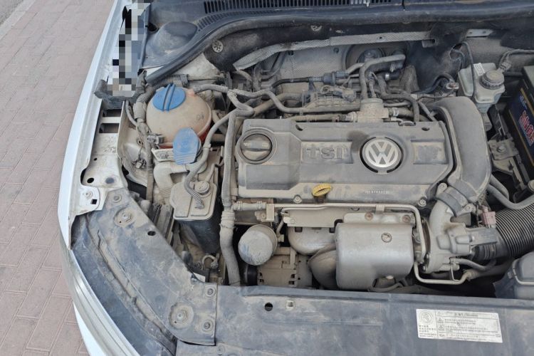 Used Volkswagen Sagitar 2012 1.4TSI Manual Luxury Model Engine Bay Right