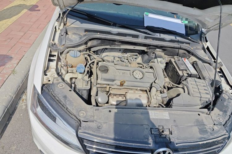 Used Volkswagen Sagitar 2012 1.4TSI Manual Luxury Model Engine Bay Right