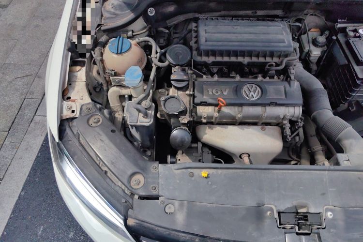Used Volkswagen Sagitar 2012 1.6L Automatic Comfort Edition Engine Bay Right