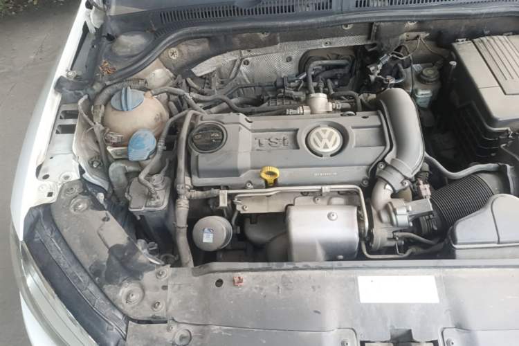 Used Volkswagen Sagitar 2012 1.4TSI Automatic Luxury Edition Engine Bay Right