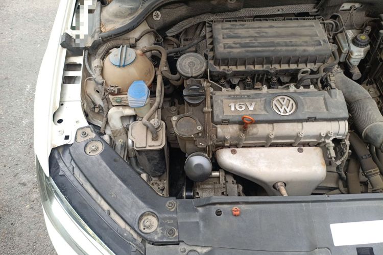 Used Volkswagen Sagitar 2012 1.6L Automatic Comfort Edition Engine Bay Right