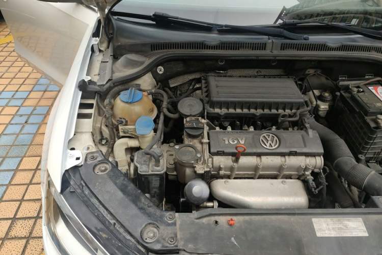 Used Volkswagen Sagitar 2012 1.6L Automatic Comfort Edition Engine Bay Right