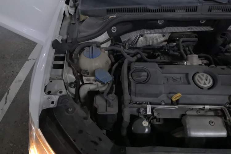 Used Volkswagen Sagitar 2012 1.4TSI Manual Luxury Model Engine Bay Right