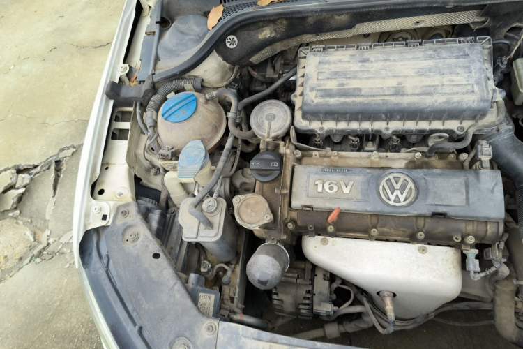 Used Volkswagen Sagitar 2012 1.6L Automatic Comfort Edition Engine Bay Right